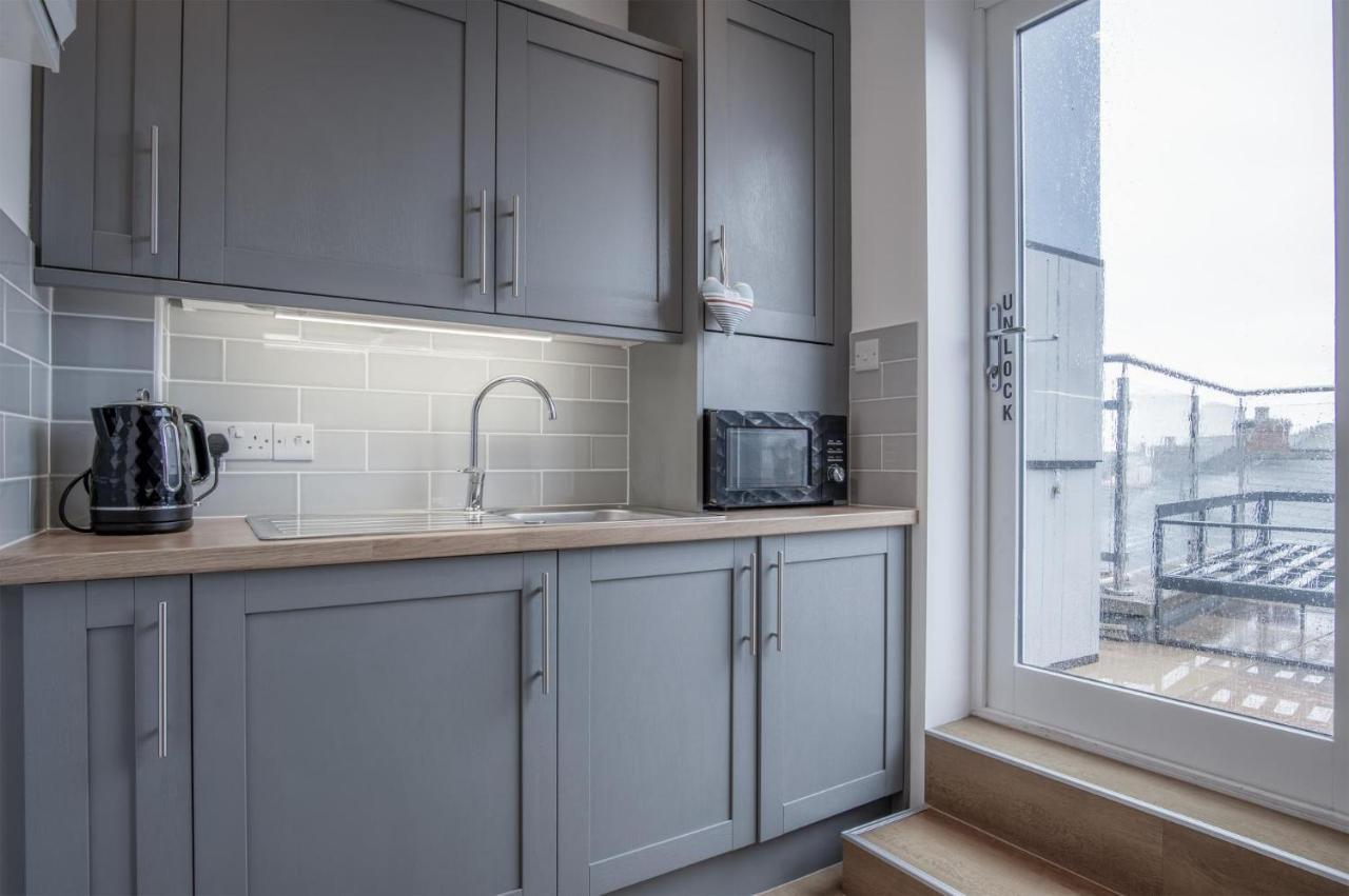 Ramsey Apartment - 2 Bedroom Apartment - Tenby Exterior photo