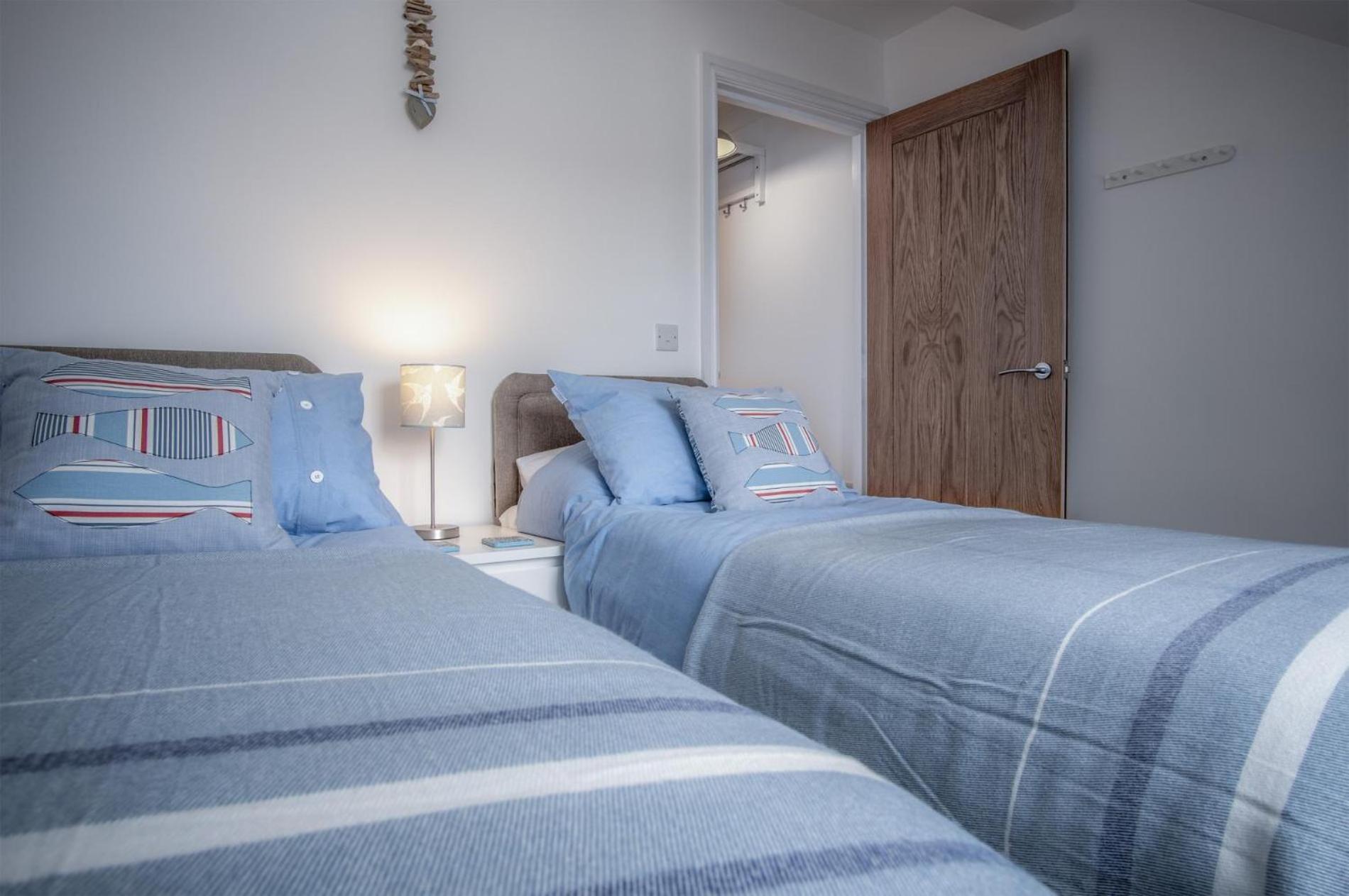 Ramsey Apartment - 2 Bedroom Apartment - Tenby Exterior photo